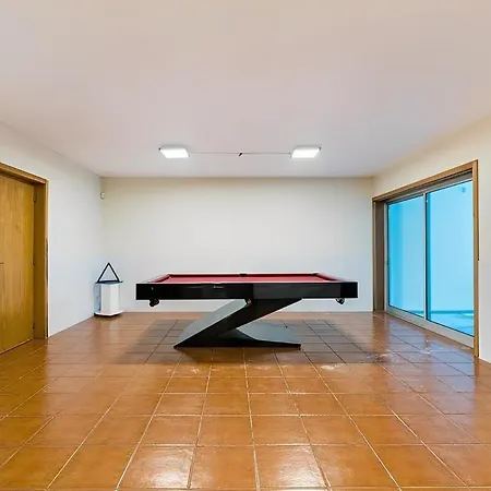 Villa Mansion With Swimming Pool, Pool Table & Grillarea