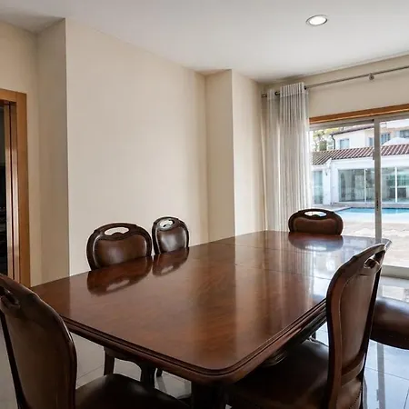 Mansion With Swimming Pool, Pool Table & Grillarea