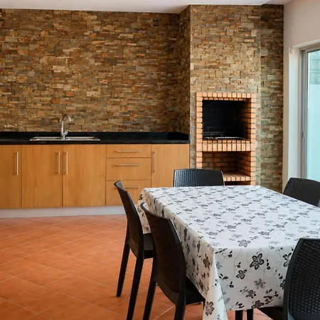 Mansion With Swimming Pool, Pool Table & Grillarea Braga